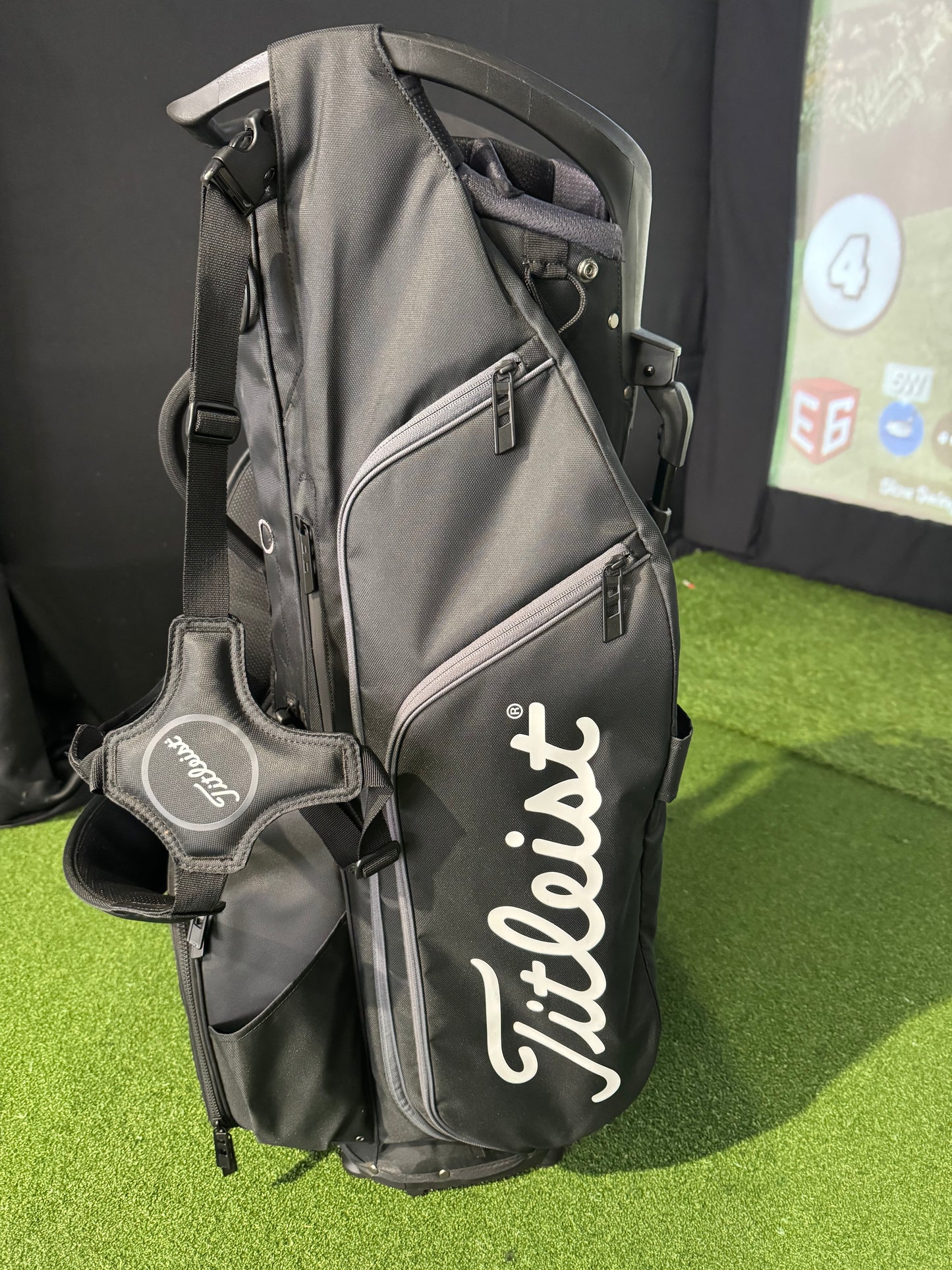 Pre-Loved Titleist hybrid golf bag