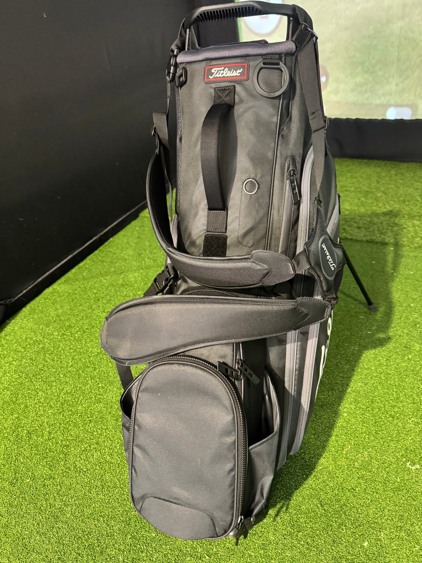 Pre-Loved Titleist hybrid golf bag